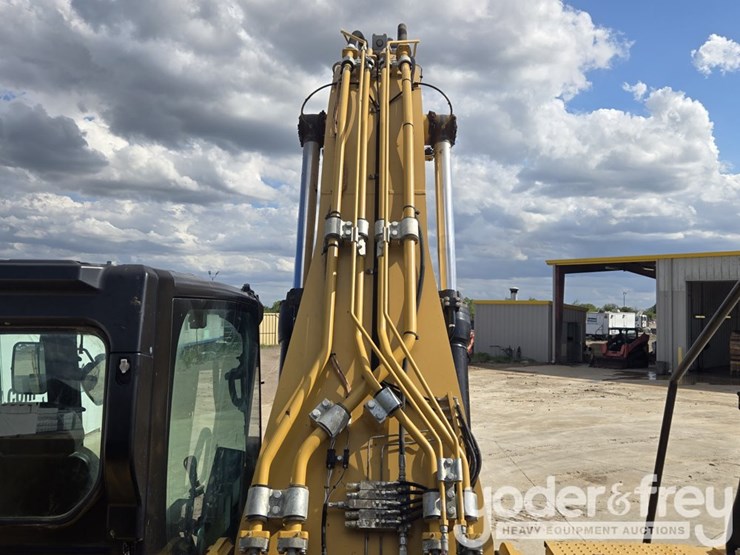 2021-caterpillar-336-image-96