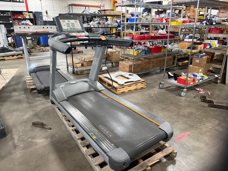 #2063-•-matrix-treadmill-image-2