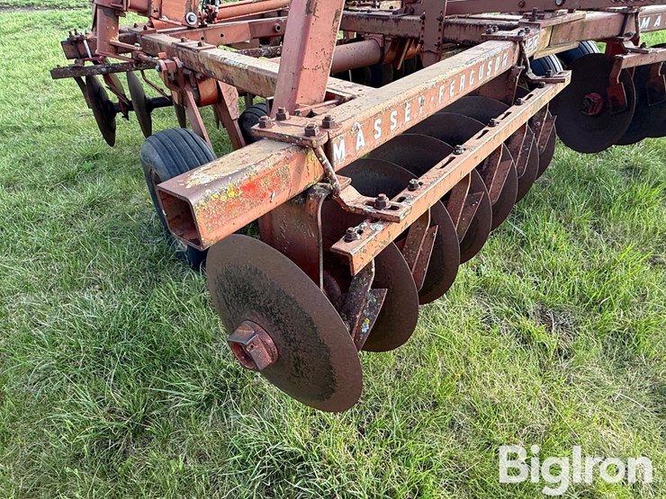 massey-ferguson-820-image-13