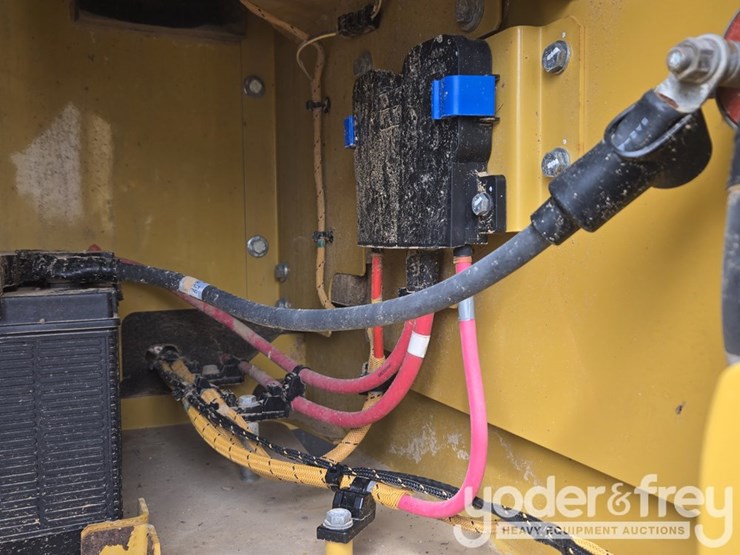 2021-caterpillar-336-image-45
