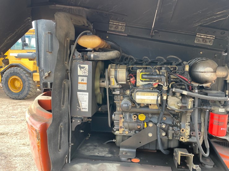 2016-jlg-400s-image-35