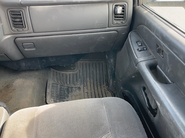 2006-chevrolet-silverado-2500-pickup-image-32