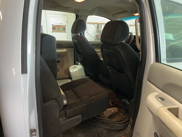 2013-chevrolet-3500-image-39