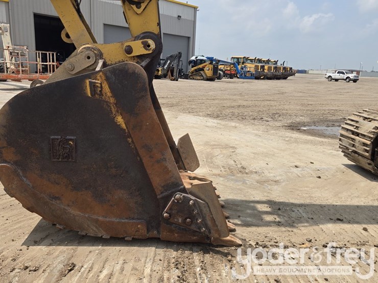 2019-caterpillar-330-image-22