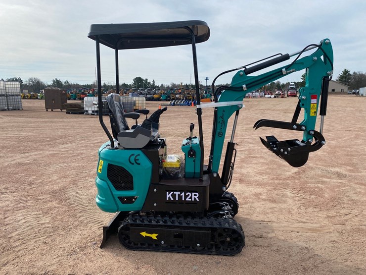 #5558-•-2026-cfg-kt12r-mini-excavator-image-3