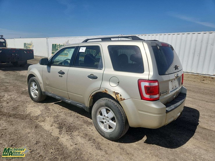 2010-ford-escape-xlt-image-3