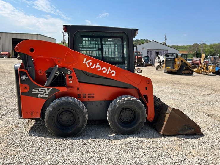 2016-kubota-ssv65-image-5