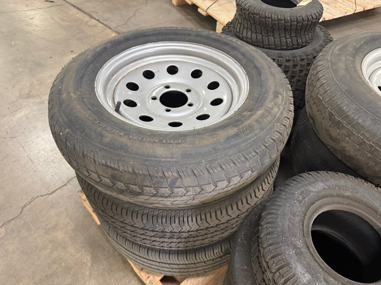 #2053-•-pallet-of-tires-image-3
