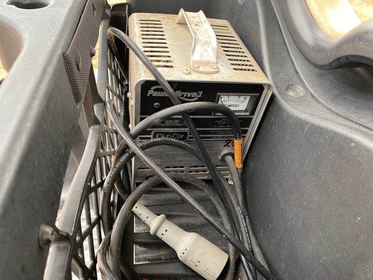 #1581-•-club-car-electric-golf-cart-with-charger-image-26
