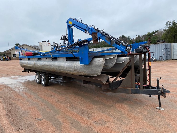 #1575-•-28'6"-pontoon-barge-with-crane-(no-title)-image-4