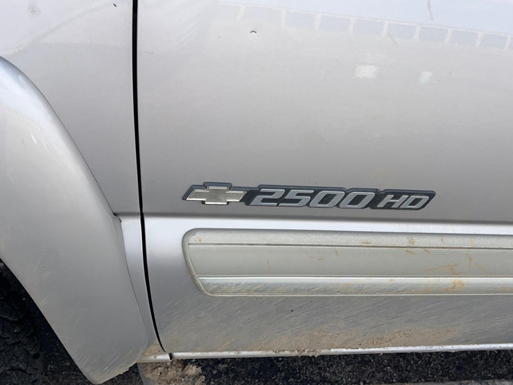 2006-chevrolet-silverado-2500-pickup-image-47