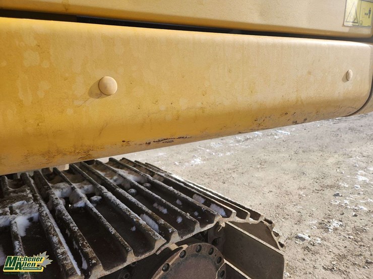 2019-caterpillar-320-image-36
