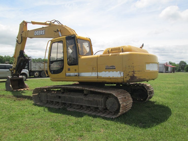 deere-200-lc-image-4