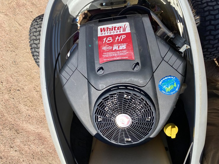 #1545-•-white-lt1850-hydro-riding-lawn-mower-image-23