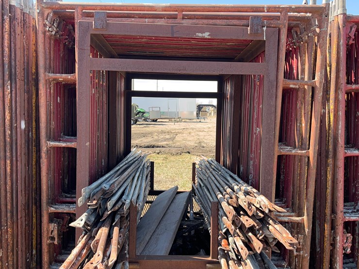 scaffolding-on-carring-cage.-image-1