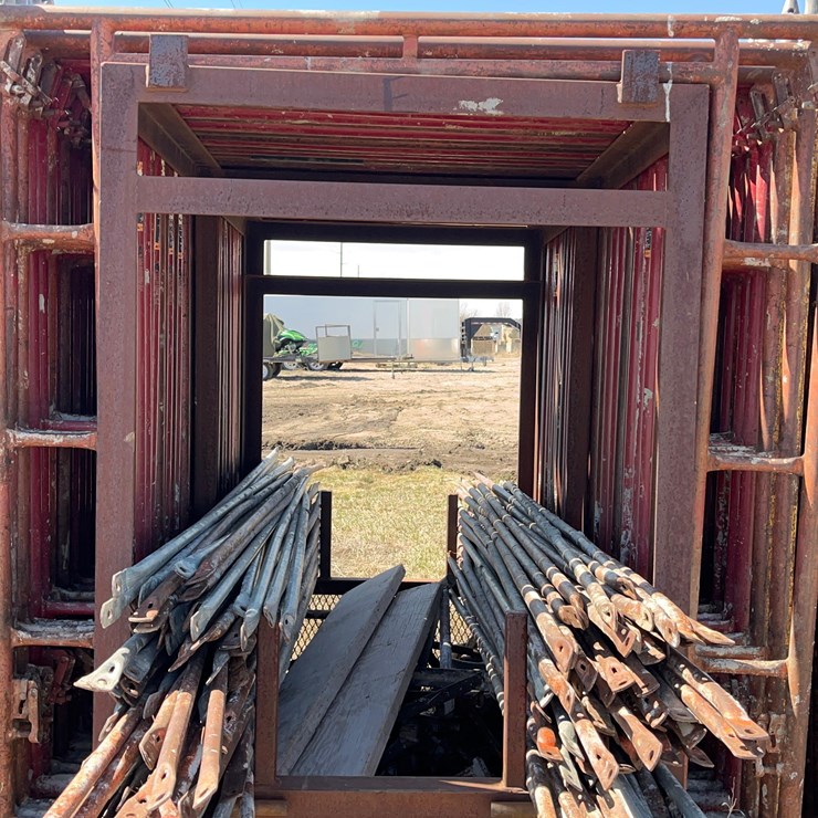 Scaffolding on Carring Cage.