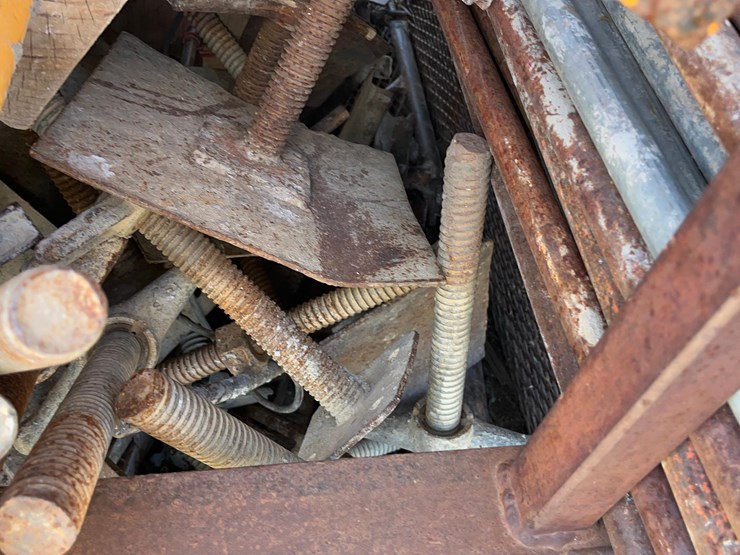 scaffolding-on-carring-cage.-image-5