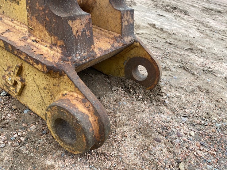 caterpillar-416-image-9
