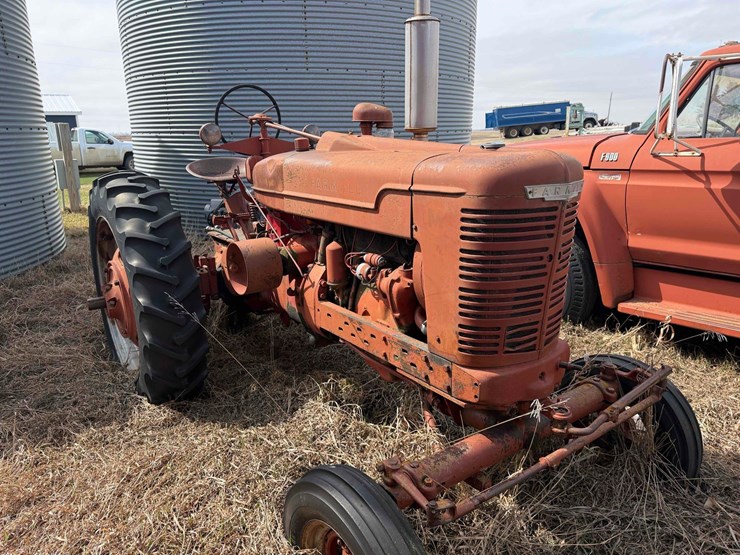 1951-farmall-m-tractor-image-1