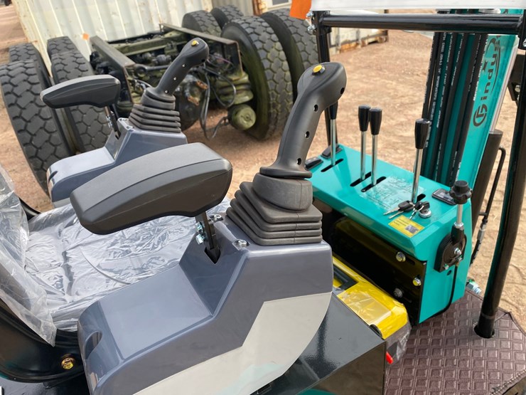 #5555-•-2026-cfg-kt12r-mini-excavator-image-16