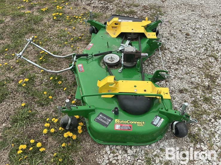 2017-john-deere-60d-image-8