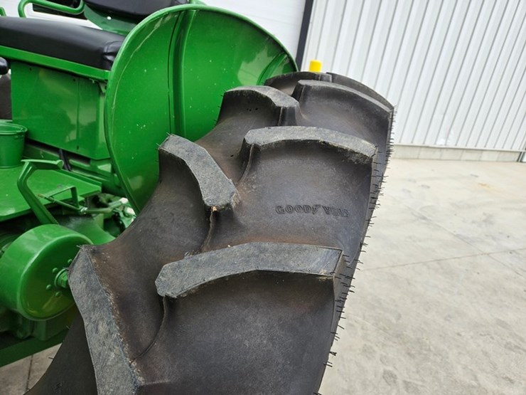 1955-john-deere-60-image-38