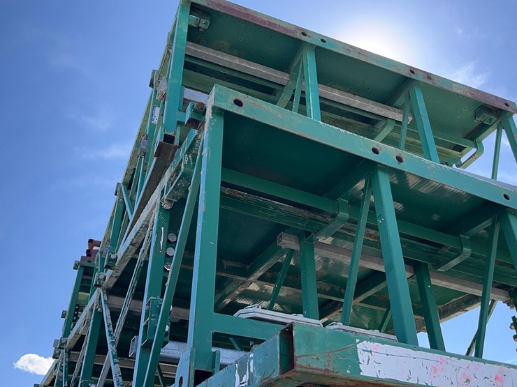 big-green-scaffolding-image-44