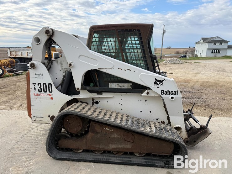 2005-bobcat-t300-image-4