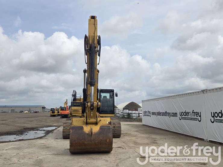 2021-caterpillar-336-image-8