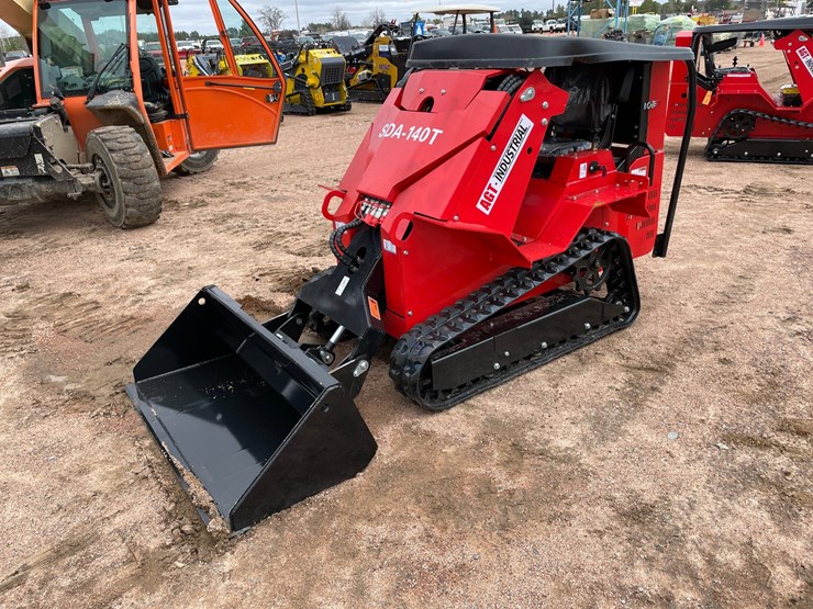#5568-•-agt-sda-140t-tracked-mini-skid-steer-image-1