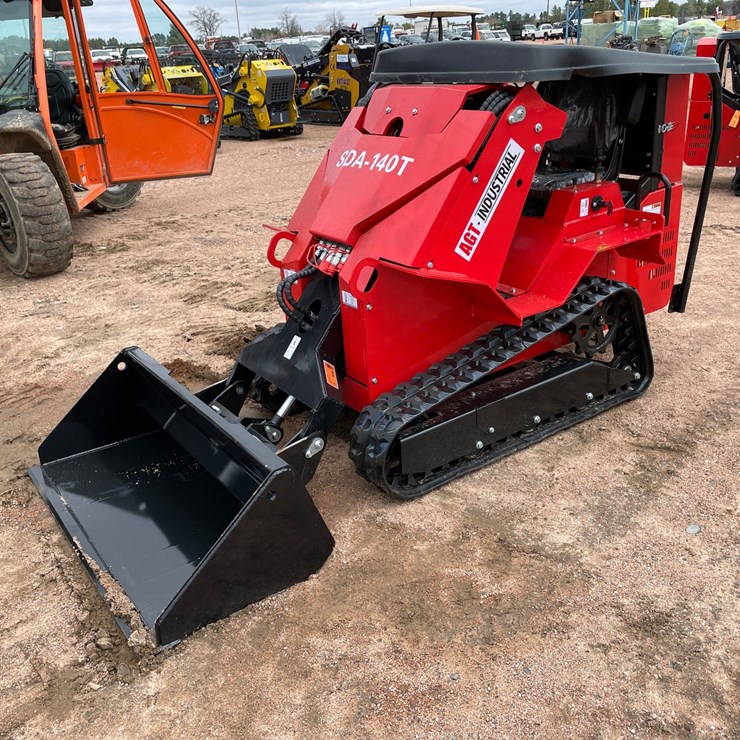 #5568 • AGT SDA-140T Tracked Mini Skid Steer
