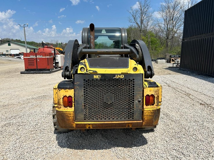 new-holland-l230-image-3