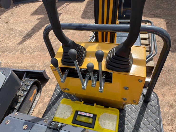 #5546-•-landhonor-lhr-kn16-mini-excavator-image-11