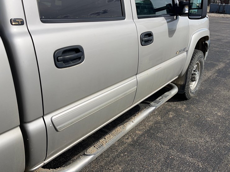 2006-chevrolet-silverado-2500-pickup-image-25