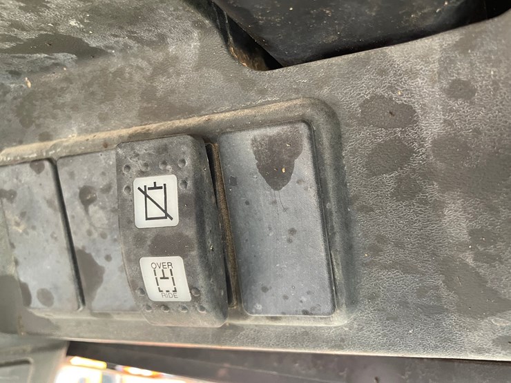 2005-caterpillar-252b-image-28