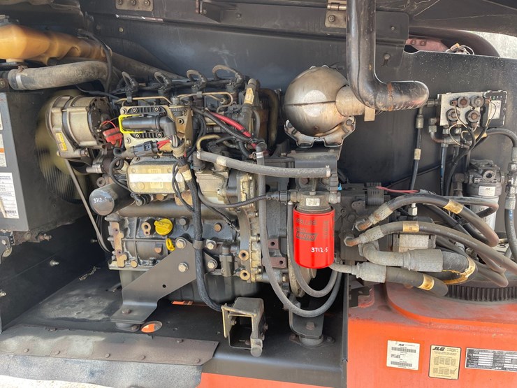 2016-jlg-400s-image-36