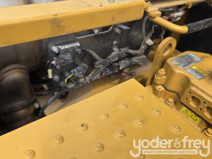 2021-caterpillar-336-image-86