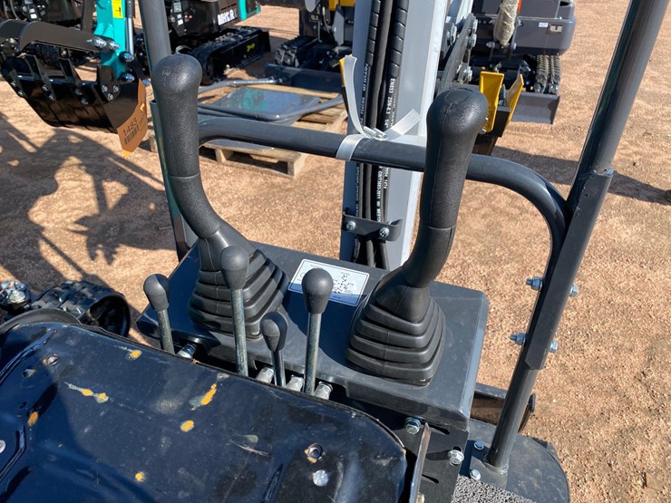 #5513-•-ats-d12d-mini-excavator-image-13