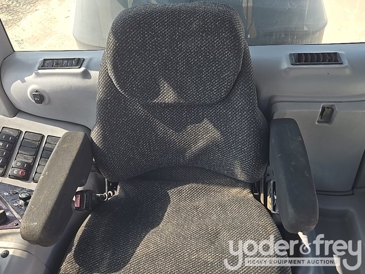 2012-volvo-g940b-image-51