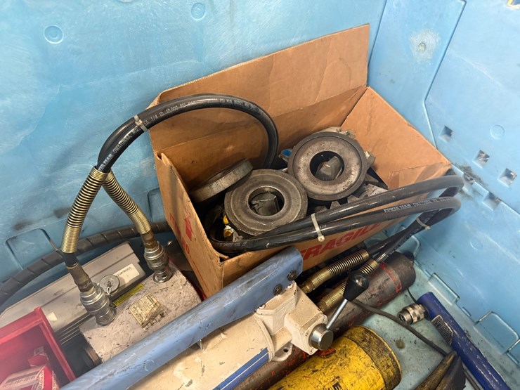 #2046-•-hydraulic-hose-press-with-dies-image-11