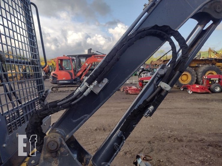 2018-deere-35g-image-29