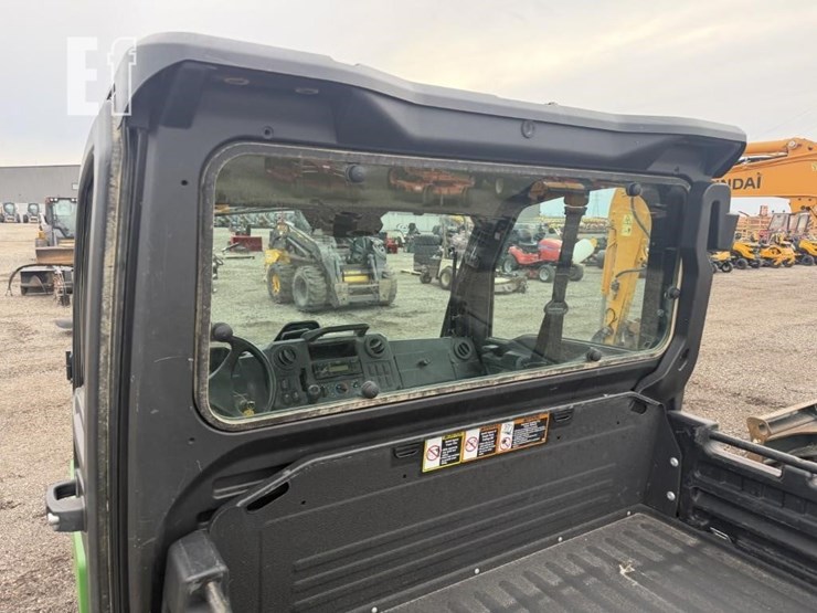 2022-john-deere-gator-xuv-835m-image-13