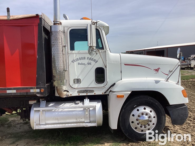 1995-freightliner-fld120-image-14