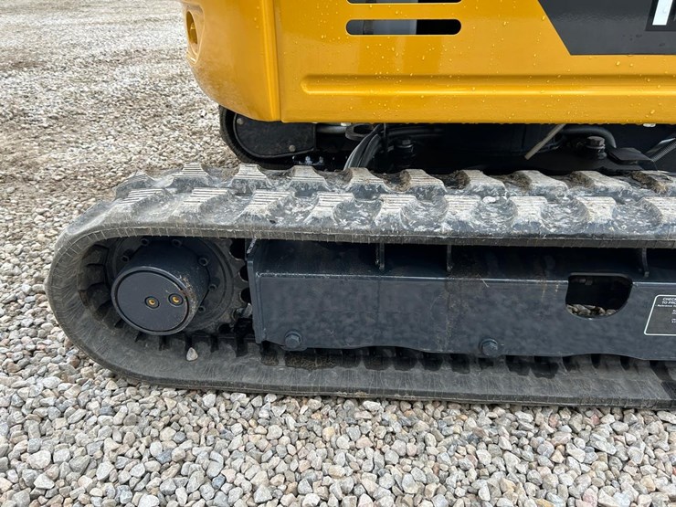 2023-deere-17g-image-12