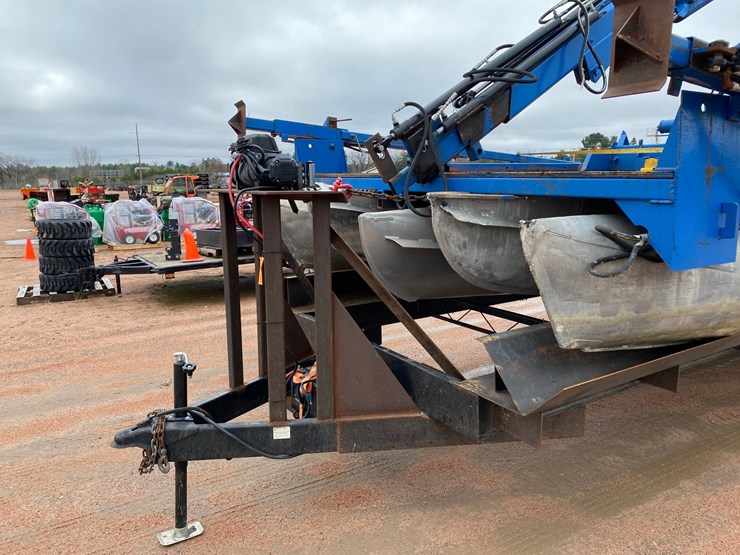 #1575-•-28'6"-pontoon-barge-with-crane-(no-title)-image-15