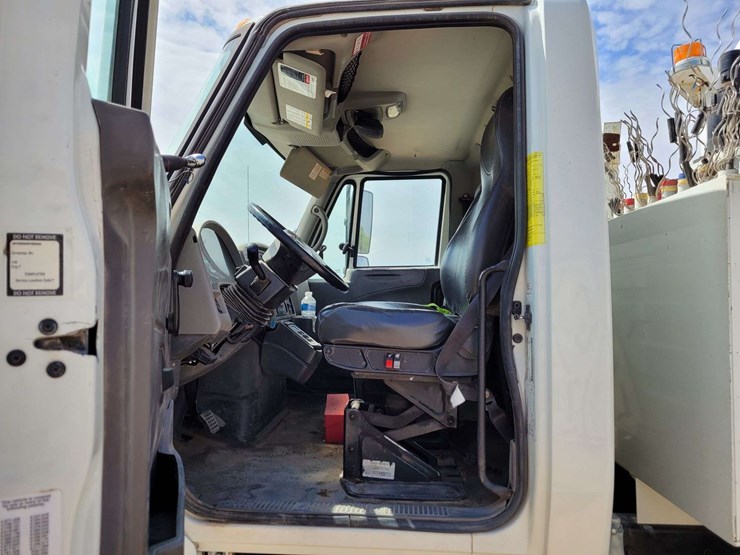 2008-international-harvester-sx525-digger-derrick-truck-image-22