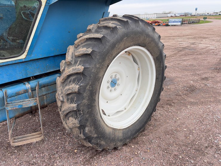 1980-ford-6700-image-11