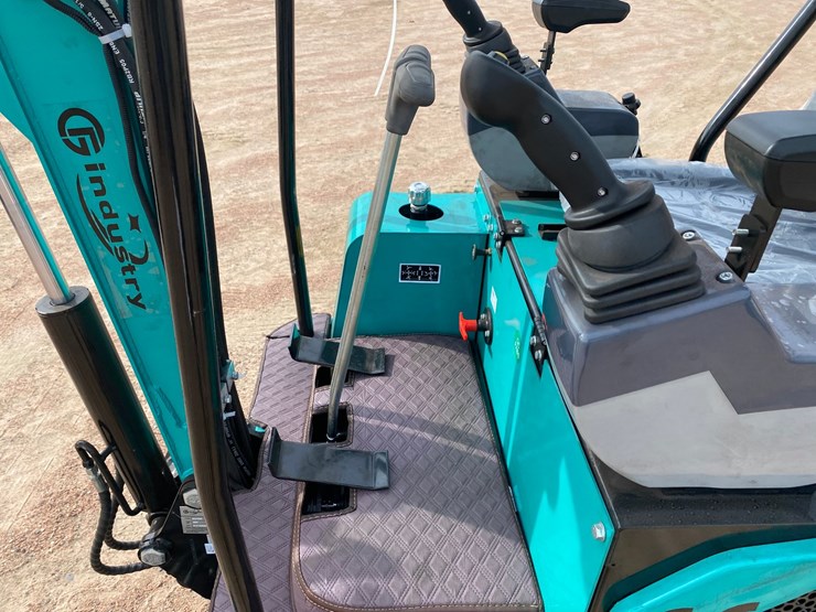 #5500-•-2026-cfg-kv15r-mini-excavator-image-13