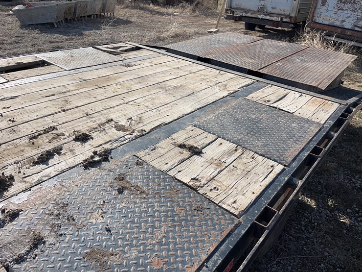 gooseneck-flatbed-trailer-image-12