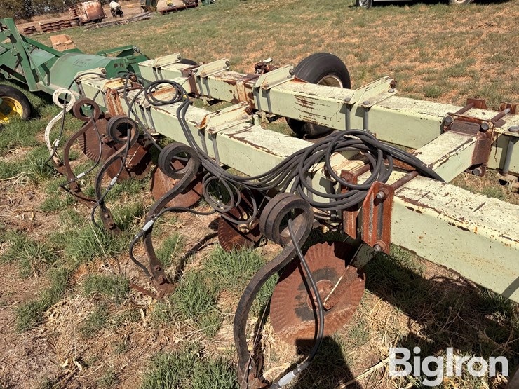 orthman-12-row-liquid-fertilizer-applicator-image-20